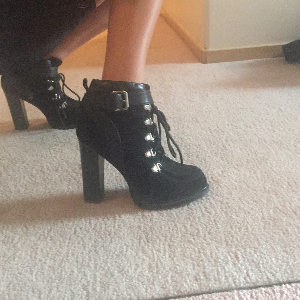 Nine West black booties